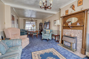 Lounge/Diner- click for photo gallery
